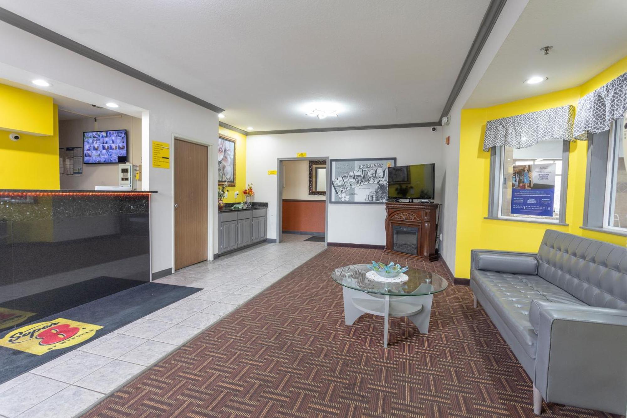 Motel Super 8 By Wyndham Big Rapids Exterior foto