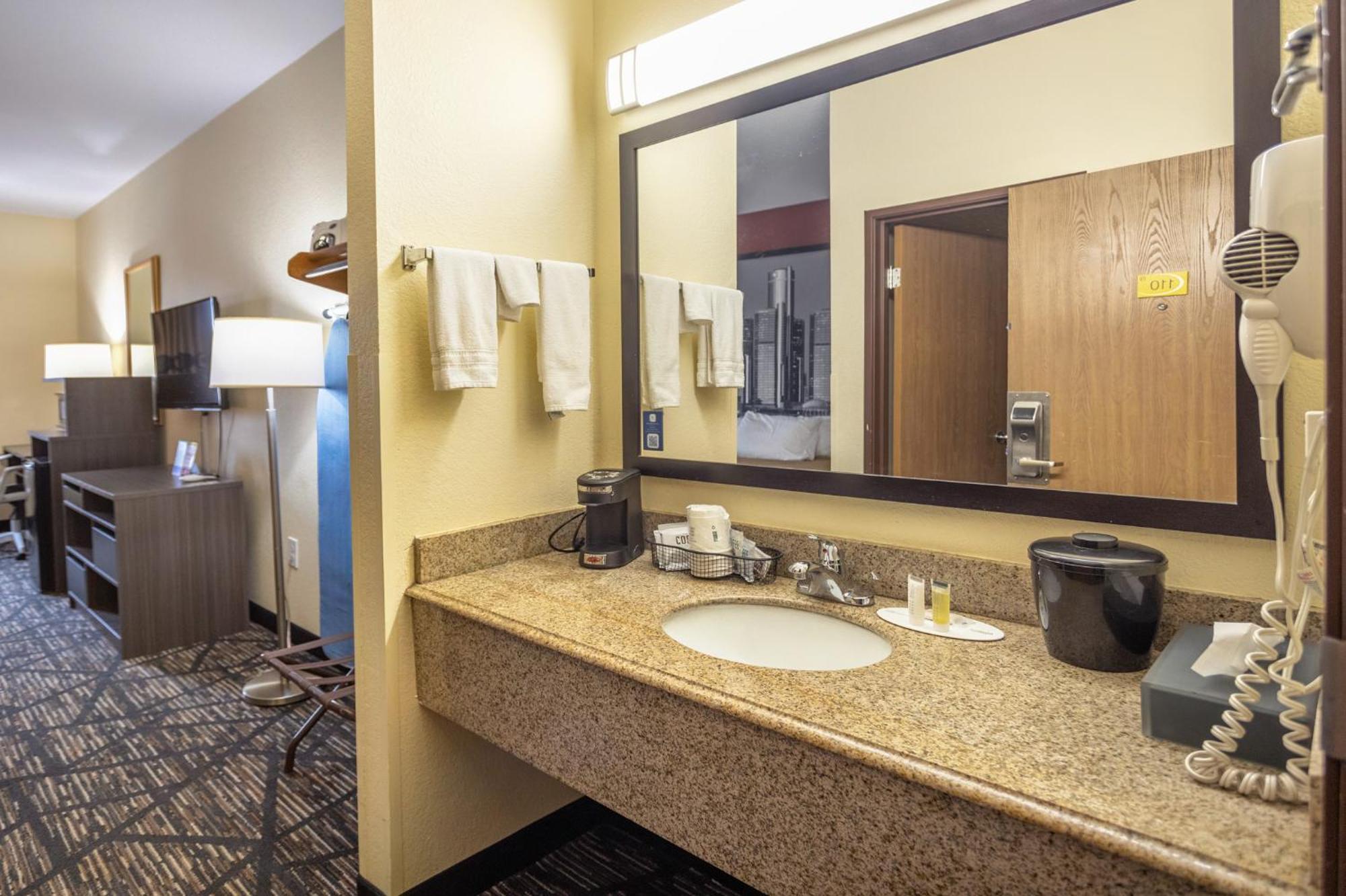 Motel Super 8 By Wyndham Big Rapids Exterior foto