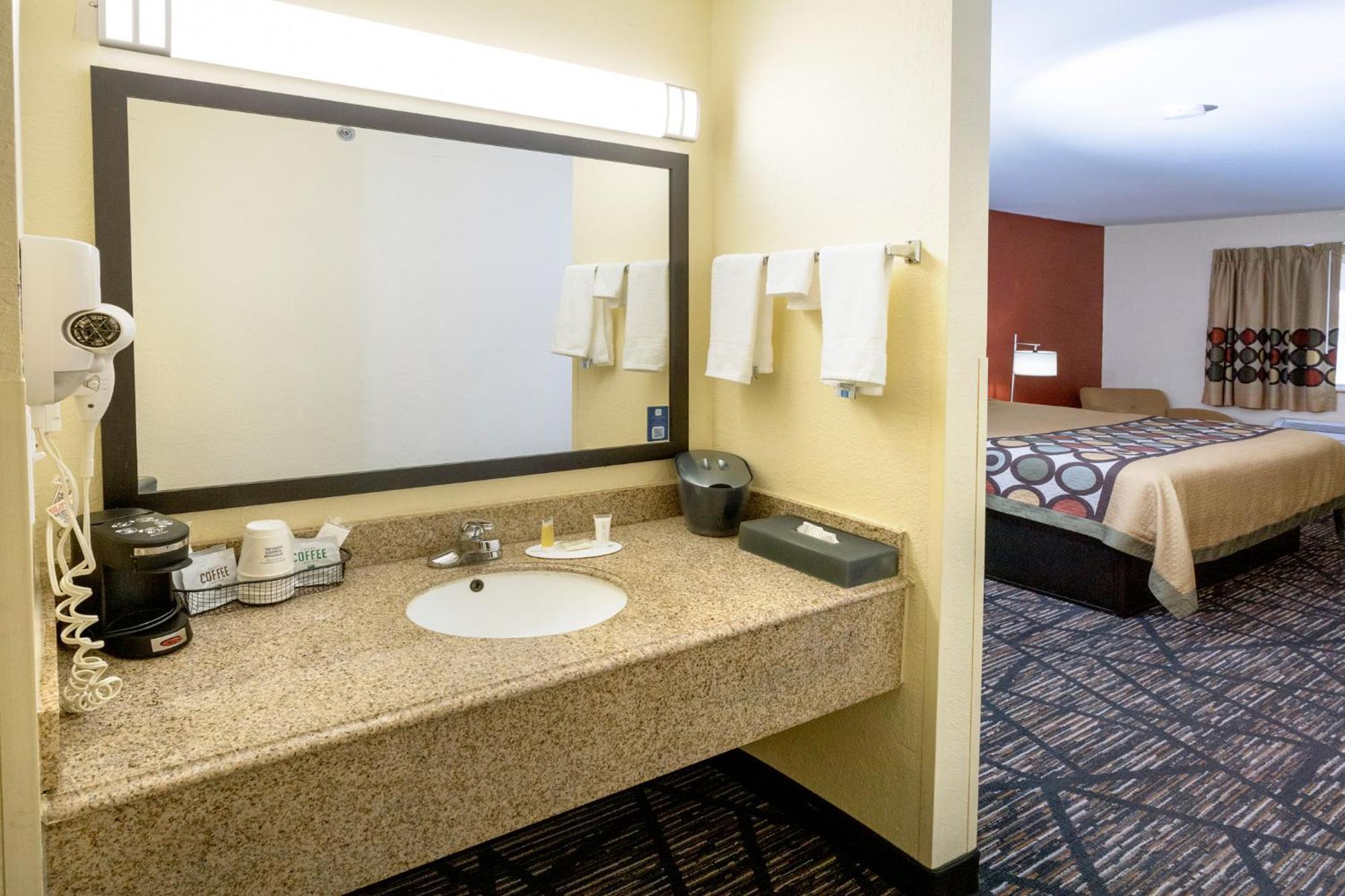 Motel Super 8 By Wyndham Big Rapids Exterior foto