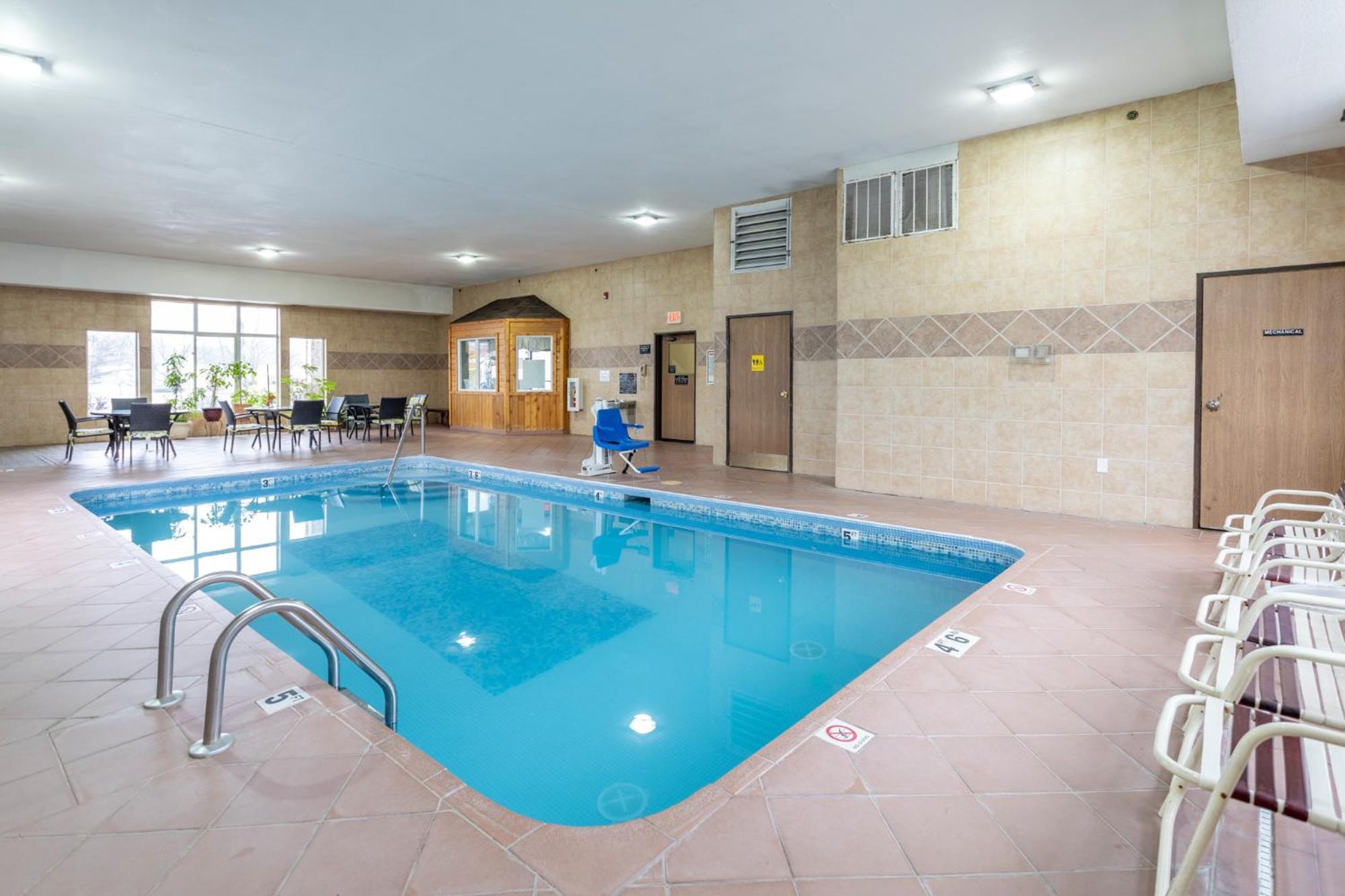Motel Super 8 By Wyndham Big Rapids Exterior foto